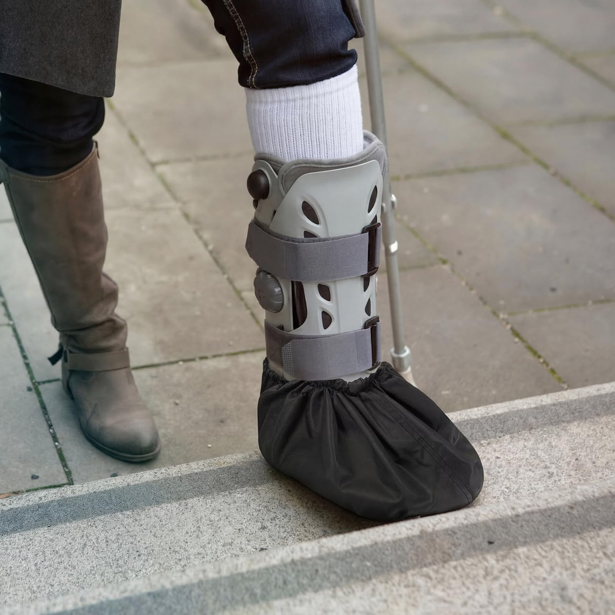 White Waterproof Non Slip Walking Boot Covers 2 Pairs D78571