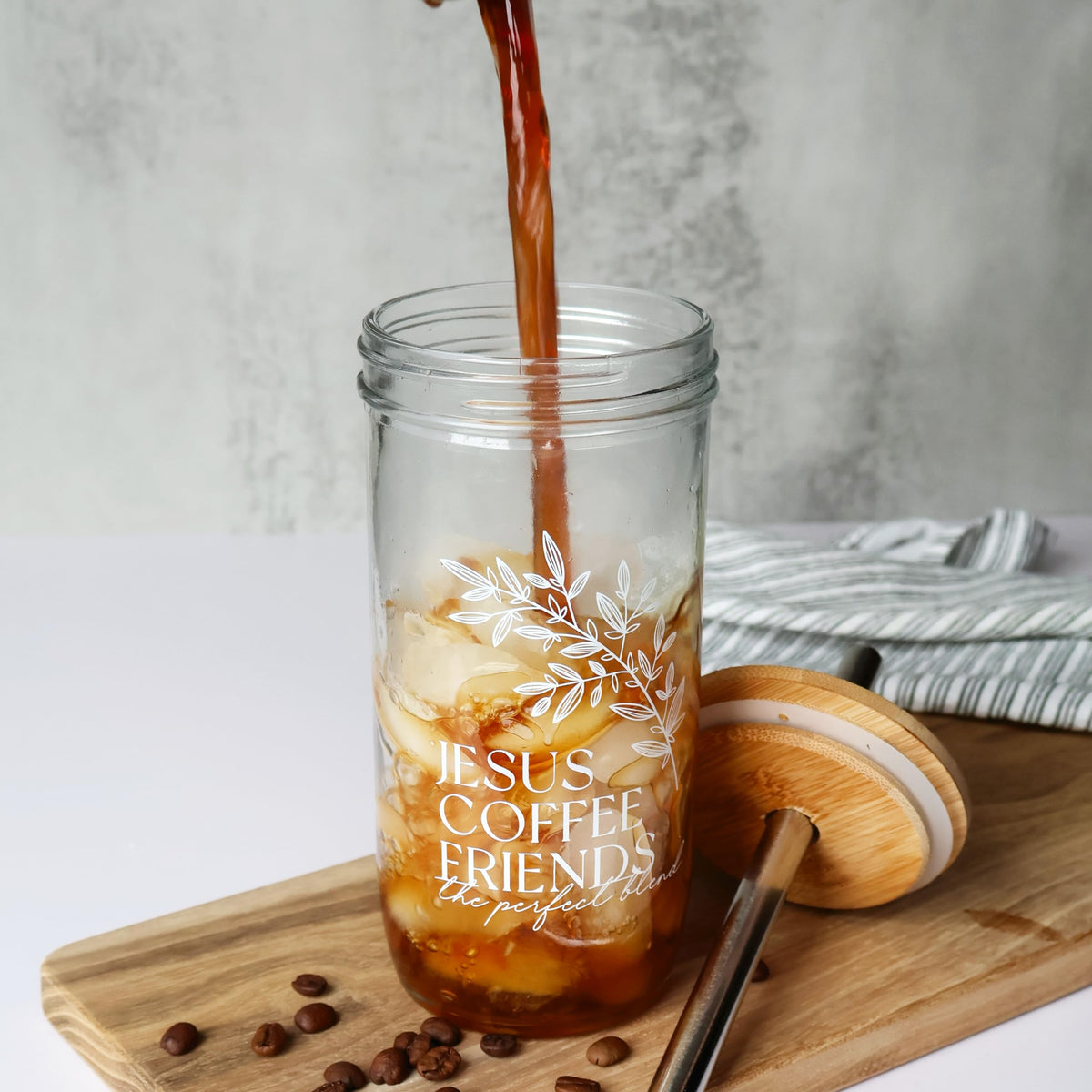 Glass Cup with Acacia Lid and Stainless Steel Straw 22 Ounce Q499